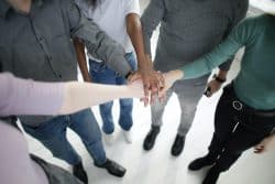 Handen op elkaar leggen - Quli voor patiëntengroepen